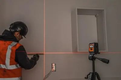 Livella laser Rosso AEG 2 linee CLR215-B